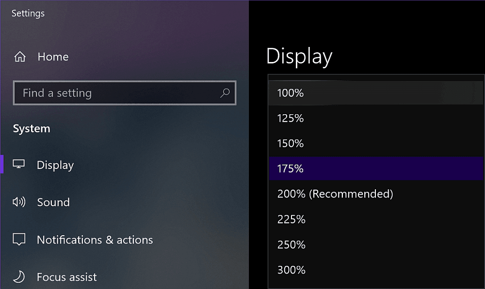 Screenshot showing the Windows display settings window with the zoom level options dropdown opened.
